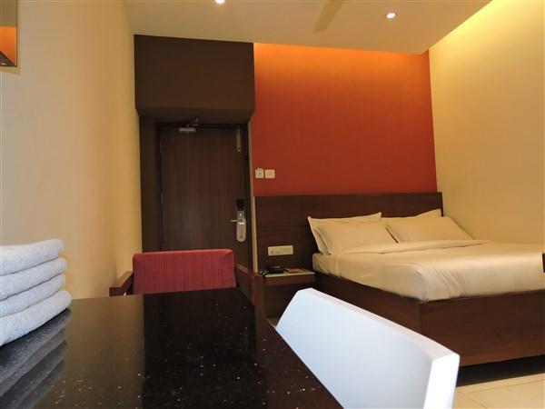 Gayathri Hotels Tirupur Kültér fotó